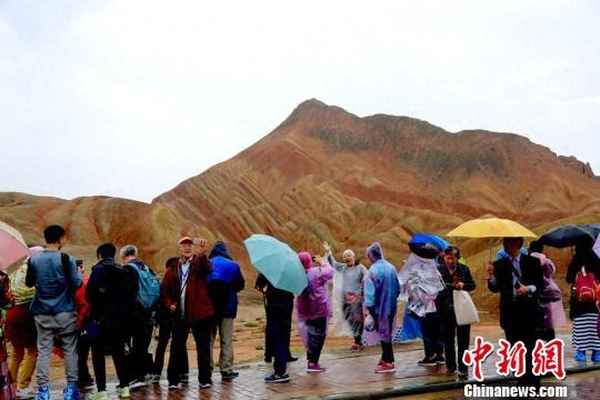 七彩丹霞海拔多少米_正常人海拔多少米缺氧