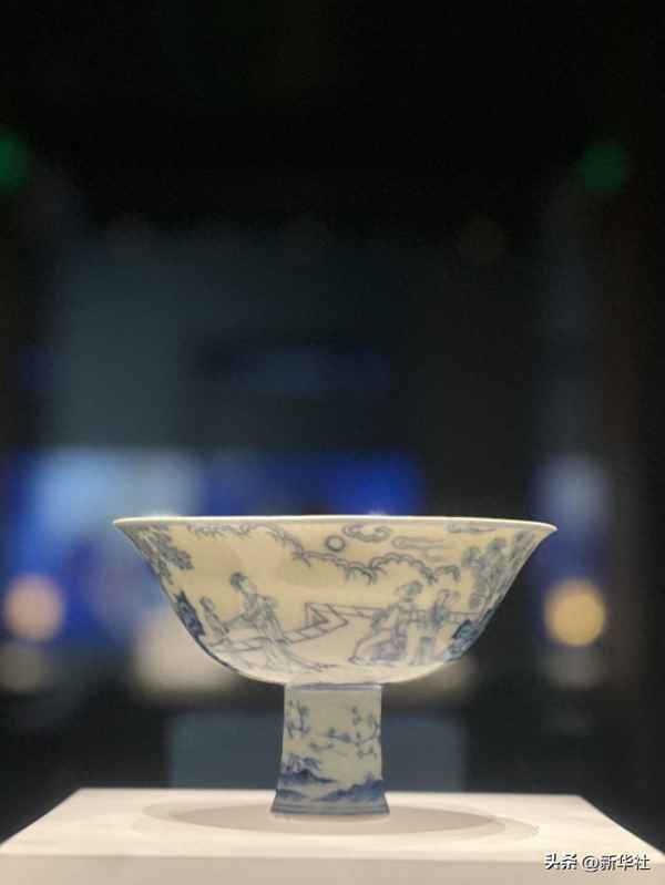 弄花香满衣的作者是谁-弄花香满衣的意思