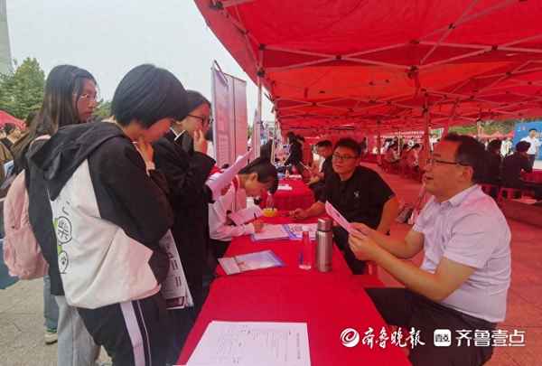 新單位自我介紹稿_加入新單位自我介紹
