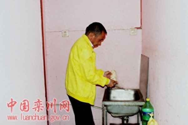 學做羊肉湯學費多少錢_開一個羊湯館的費用