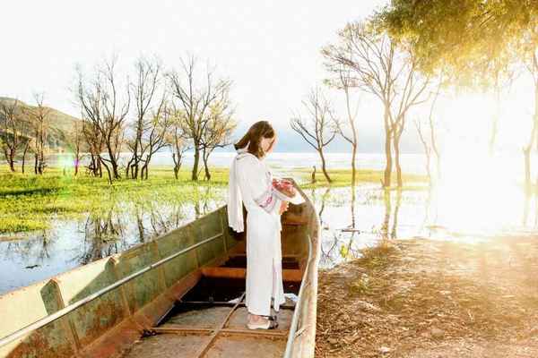 關于秋風的優美短句、夏已過秋已至唯美句