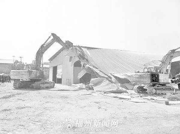 拆走空厂房铁皮4人落网—拆除铁皮屋