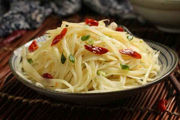 家常土豆絲怎么炒才好吃_如何炒土豆絲好吃