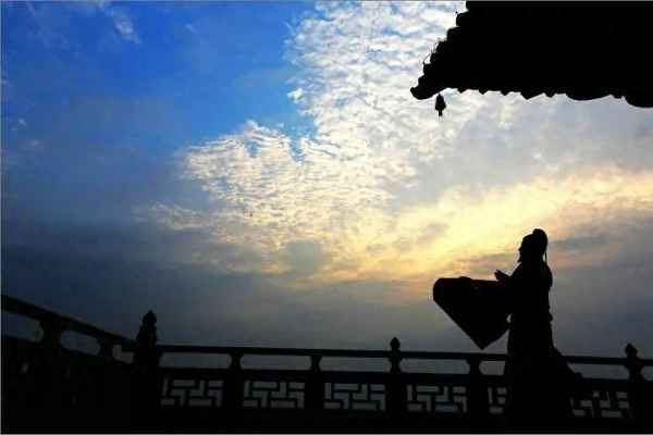 欲穷千里目黄河入海流、欲穷千里目黄河入海流的图画的河是什么颜色的