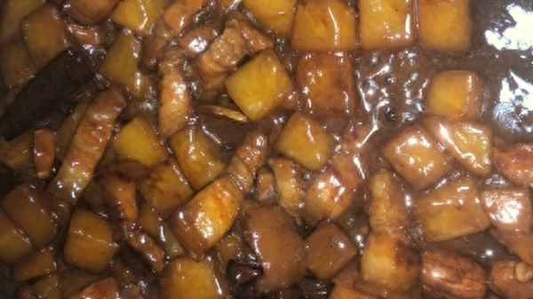 土豆紅燒肉的健康功效,土豆紅燒肉的做法家常做法