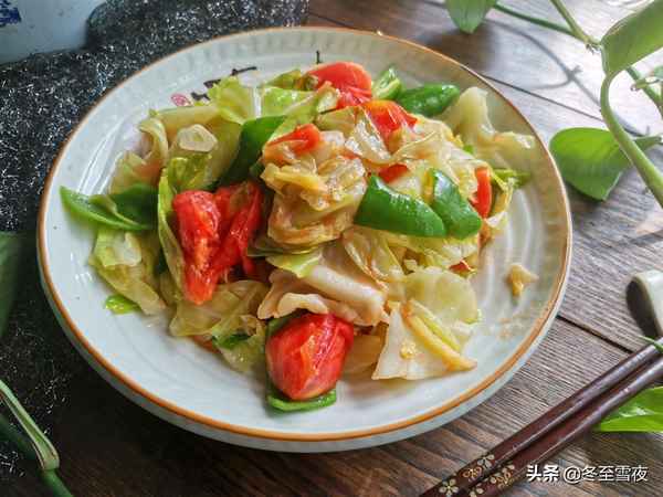 西紅柿包菜怎樣炒好吃又簡(jiǎn)單、包菜和西紅柿怎么炒好吃