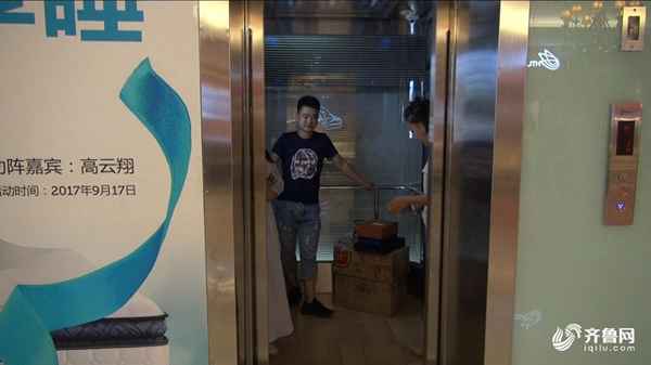 在电梯坠落时用什么姿势安全-电梯下坠时什么姿势最安全