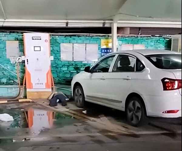 又一名网约车司机倒下-2021年网约车司机猝死