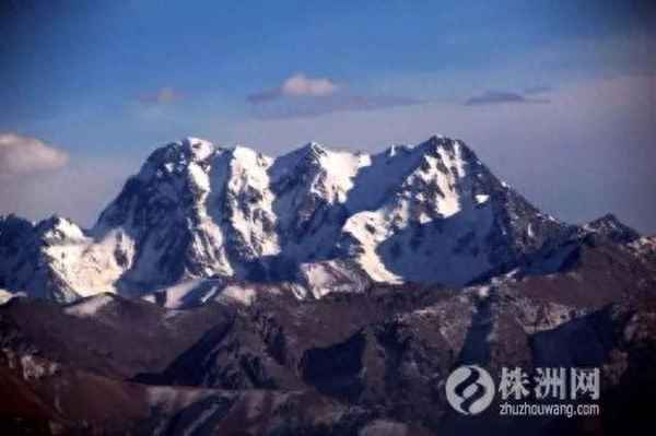 博格達(dá)峰可以攀登嗎—博格達(dá)峰能登上去嗎
