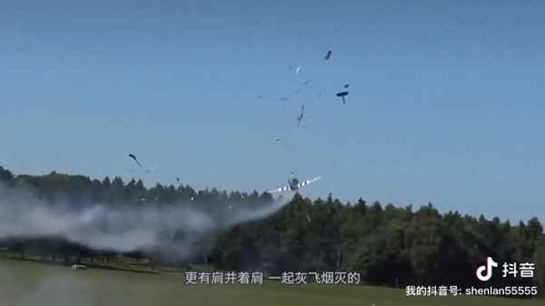 一个飞机模型飞上云霄—飞机模型在天上飞