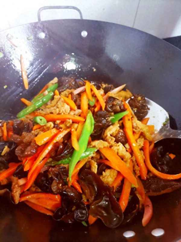 做胡蘿卜炒肉的過程—如何制作胡蘿卜炒肉