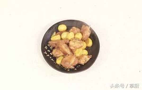 板栗黃燜雞的家常做法—板栗黃燜雞的家常做法視頻