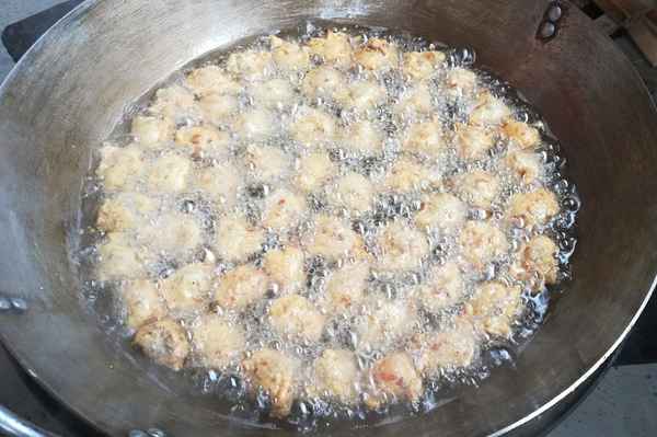 炸丸子需要哪些食材—炸丸子用什么材料好吃