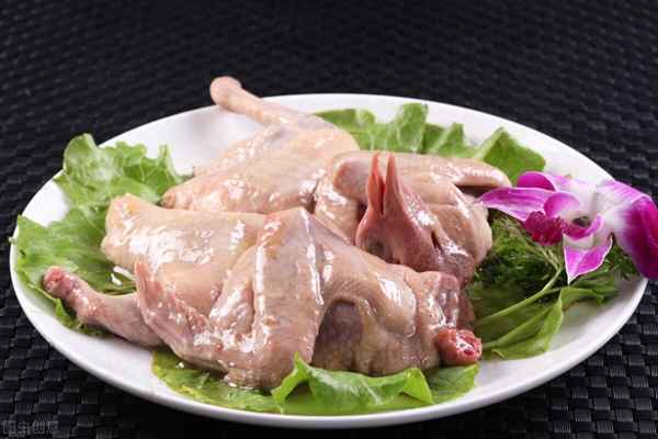 秋天燉鴿子湯的最佳配料_秋天燉鴿子湯放什么配料好