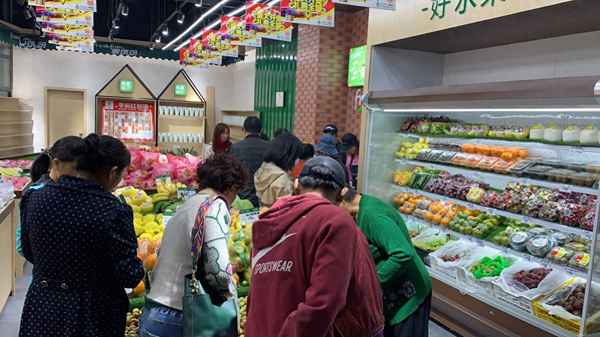 果繽紛水果店加盟官網(wǎng);悠百佳零食店大概投資多少錢(qián)