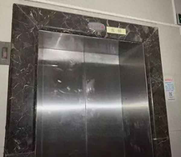 电梯突然下坠然后又恢复—电梯突然下坠然后又恢复正常是什么原因造成的