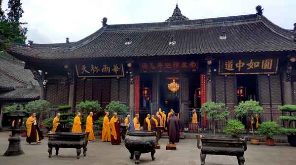 去峨眉山跟團好還是自由行好,去一趟峨眉山要花多少錢