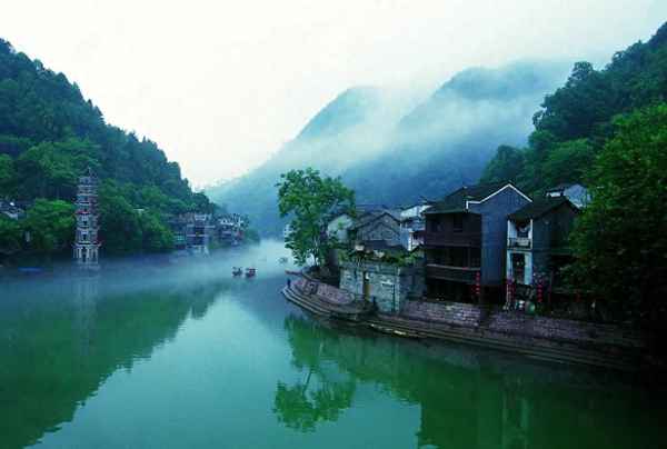 鳳凰古城玩一天夠嗎—張家界鳳凰古城五日游最佳方案