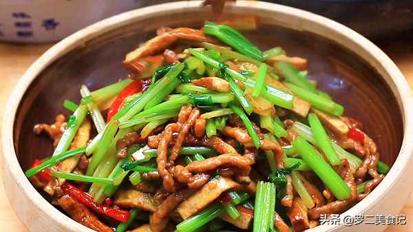 芹菜香干炒肉絲的做法_芹菜香干炒肉絲的做法大全竅門