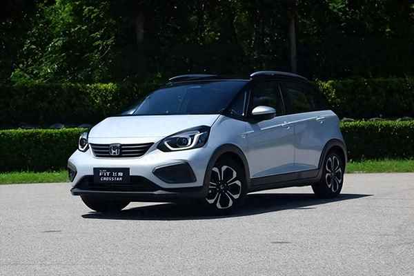 10萬左右?guī)е鲃觿x車的四款車_十萬元帶主動剎車