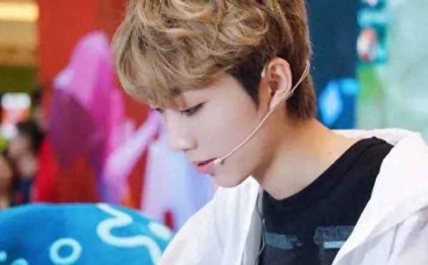 虎牙东方骗粉丝钱不还;虎牙东方赌狗