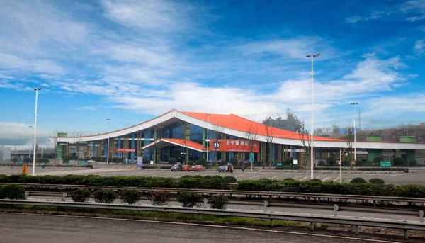 高速入口前50米可以掉头吗、高速入口前50米可以掉头吗视频