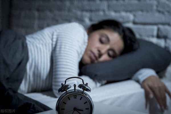 晚上头疼失眠是什么症状_晚上头疼失眠是什么症状表现