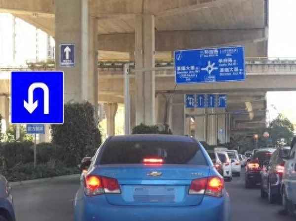 路口掉头一把过的技巧(路口掉头扣分吗)