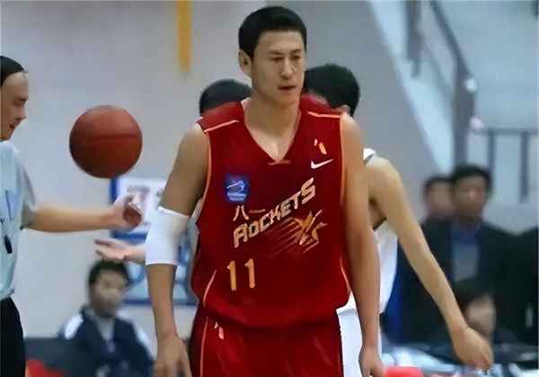 财经主持人李南的老公;财经主持李南的年龄