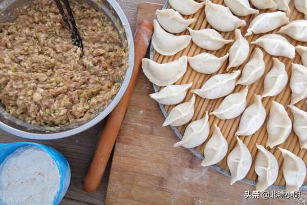 韭菜雞蛋餃子餡怎么調制好吃;韭菜雞蛋粉條餡怎么調又鮮又好吃