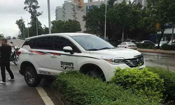 穿拖鞋開車有什么壞處-穿拖鞋開車有什么壞處嘛