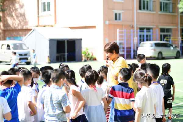 小學二年級詩詞大全100首_小學二年級詩詞大全100首帶拼音