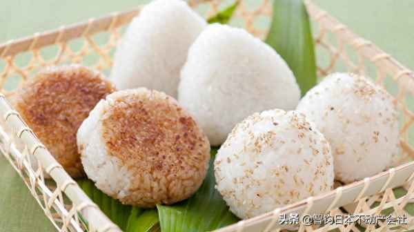 日本的飯團都是怎么樣做出來的、日本飯團怎么做簡單又好吃