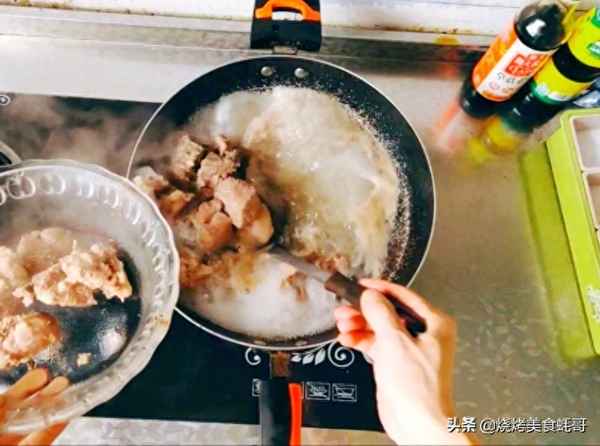 番茄排骨湯還可以加什么一起燉、番茄排骨里面可以加什么菜燉