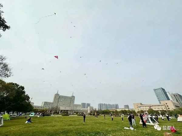 描绘儿童放风筝的句子-描绘儿童放风筝的句子唯美