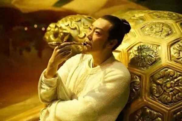 忽有故人上心头,回首已是万重山,忽有故人心上过,回首山河已是秋