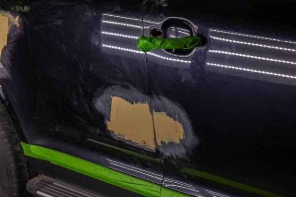 汽車黑色硬塑料劃痕用什么修復,汽車裙邊塑料件刮了怎么辦
