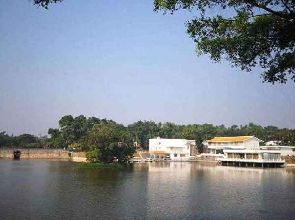 人间最美四月天的诗句_人间最美四月天诗句上一句