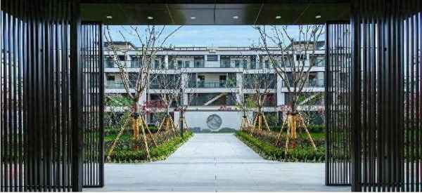 铂悦府现在还值得买吗;铂悦府是哪个开发商