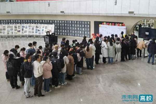 西安财经学院图书馆,西安财经大学图书馆门用什么刷卡
