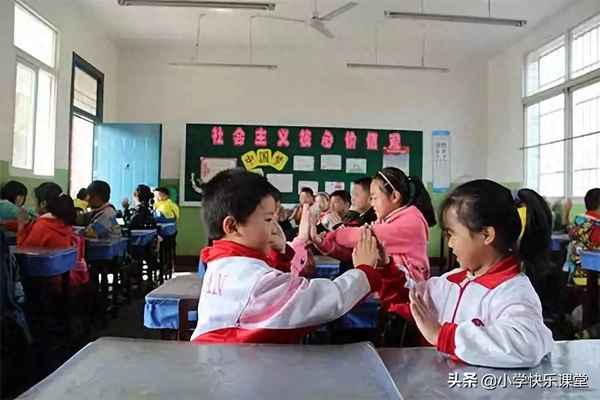 豬血煮豆腐一一( )歇后語(豬血煮豆腐的后半部分)