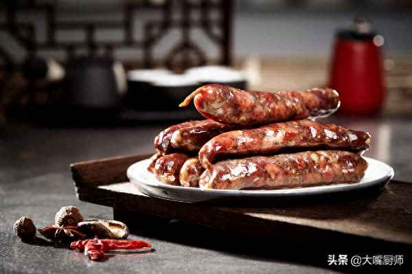 臘腸炒飯臘腸用煮熟嘛—臘腸炒飯先放什么