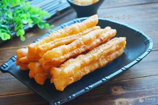 廣式油條的做法和配方—廣式夾餡油條的做法