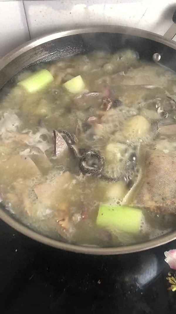 怎么做羊雜湯好吃又簡(jiǎn)單_正宗羊雜湯的做法和配料