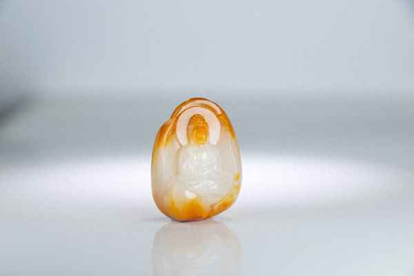 蓝田玉和和田玉哪种好;蓝田玉和和田玉的功效与作用