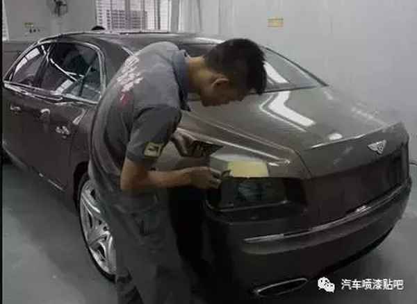 汽車刮膩子步驟_汽車刮膩子技巧又快又平