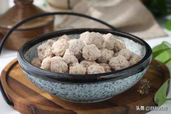 家庭豬肉丸子的做法;家庭豬肉丸子的做法 豆腐