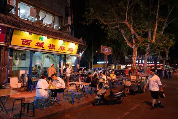 摆地摊财经、摆地摊的生意经