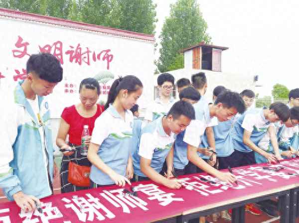 兒子金榜題名邀請函_兒子金榜題名邀請函發朋友圈怎么說