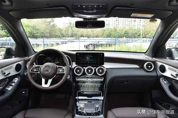 奔馳哪款中間帶巨大顯示屏_奔馳哪款中間帶巨大顯示屏的車型